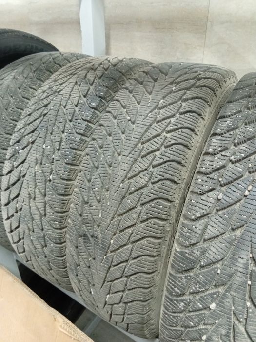 Продам комплект зимних шин