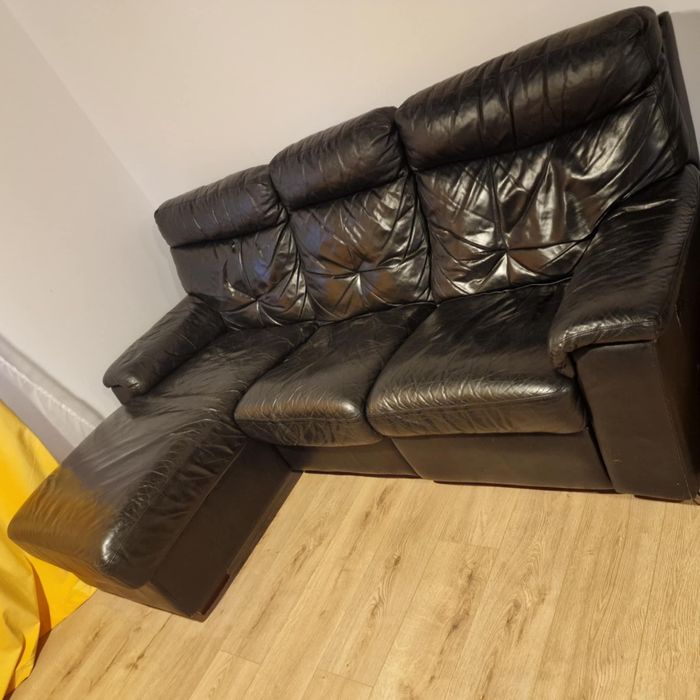 Canapea piele, o parte extensibila, foarte confortabila