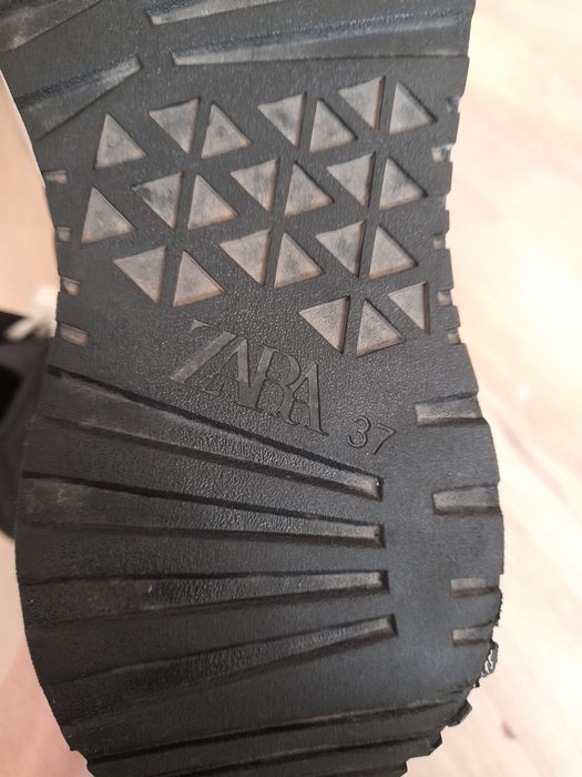 Стилни Боти  от  Зара