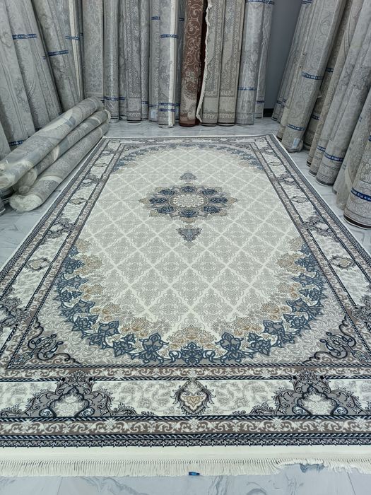 Mexmonxona uchun tayyor gilam sotiladi uchga besh yarim yangi gilam