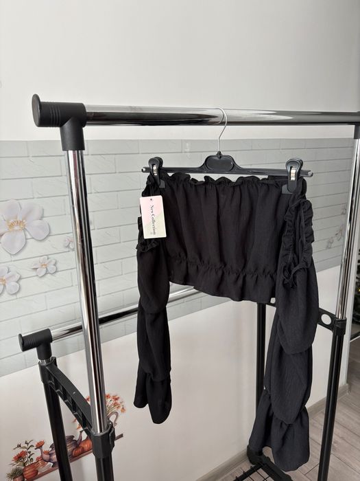 Дамска черна блуза с паднало рамо