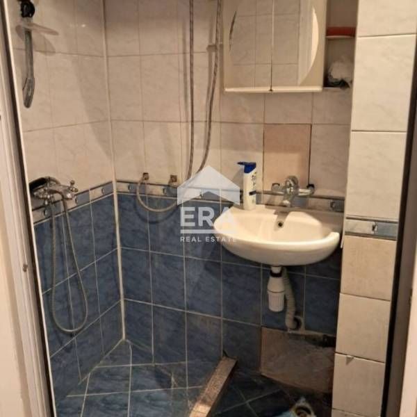 Двустаен апартамент в близост до 3-то ДКЦ в кв."Владиславово", с площ