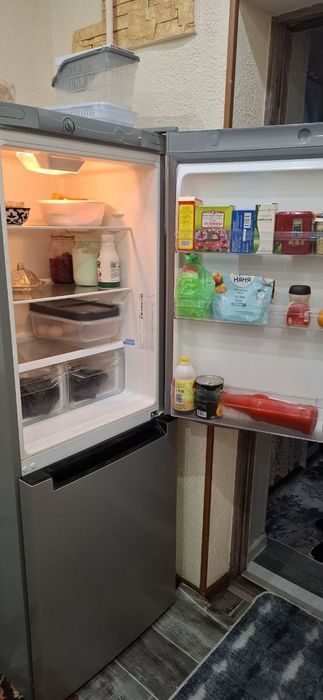 Срочно индесит холодильник сотилади