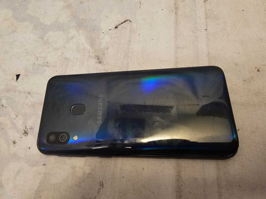 Samsung galaxy A40 defect nu porneste