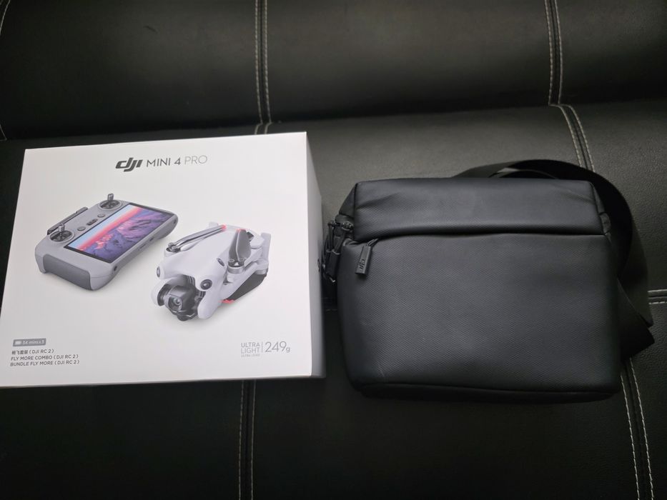 Дрон DJI Mini 4 Pro Fly More Combo