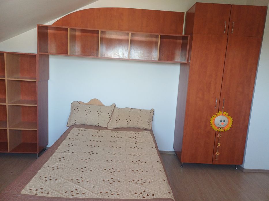 Mobilier cameră.