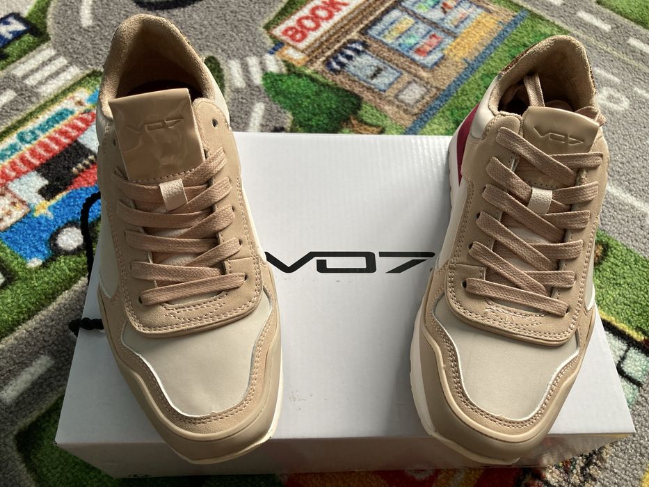Сникърси VO7 бежови