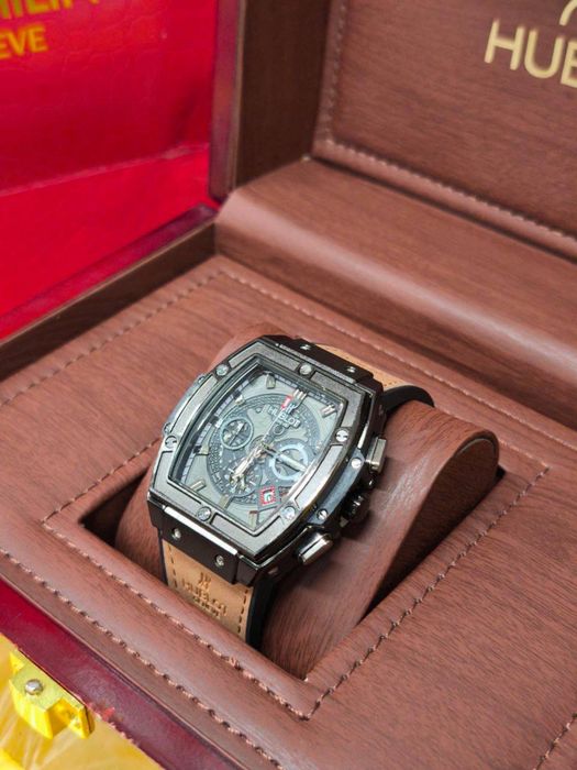 Часы HUBLOT Chronograph