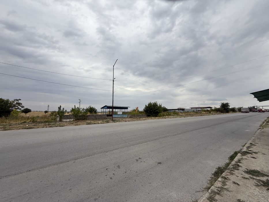 Продавам поземлен имот 4 дк.