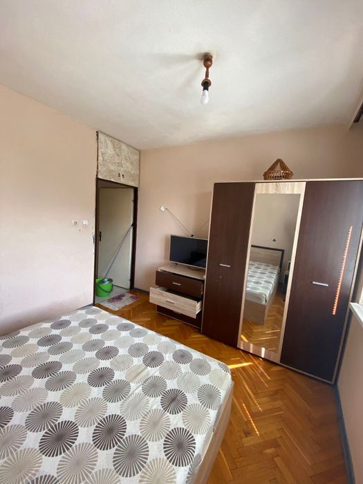 Отдавам под наем.