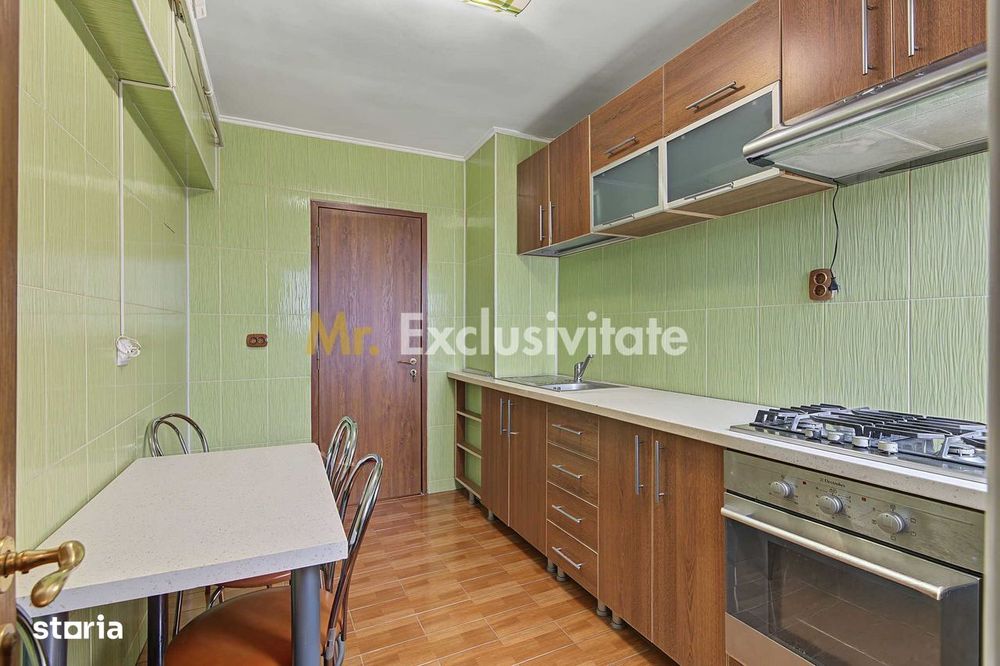 Apartament cu 3 camere decomandat etaj intermediar