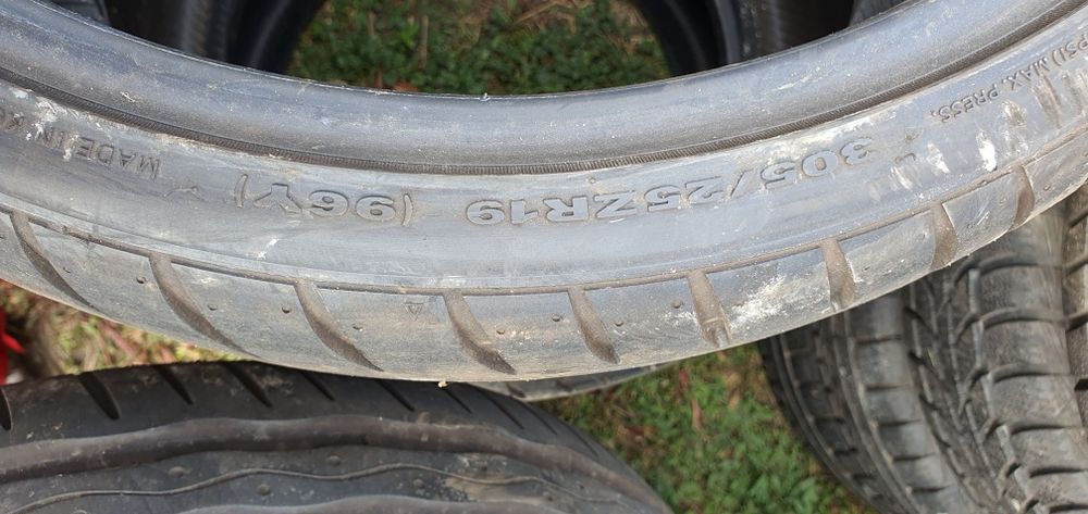 Гуми 2бр  305/25/19