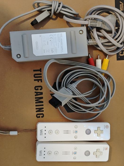 Nintendo Wii + 2 jocuri