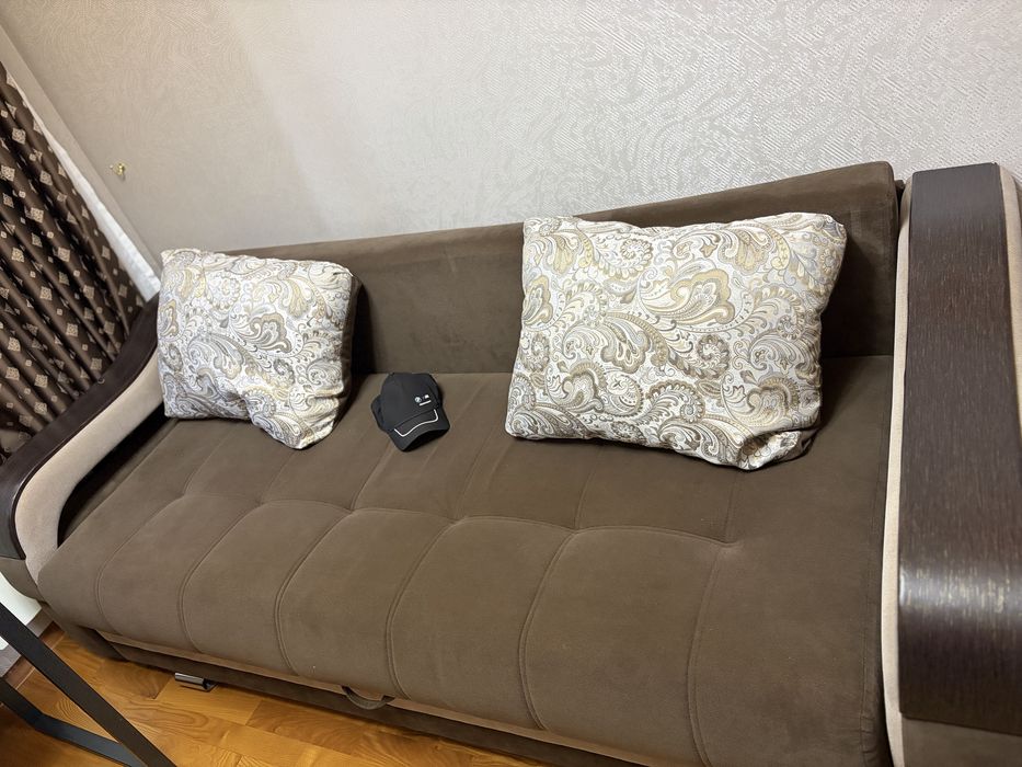 Диван - кровать , раскладывается