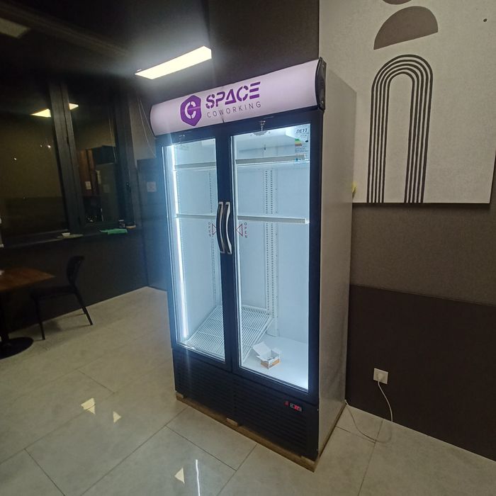 СКИДКА !!! Продаются витринные холодильники.