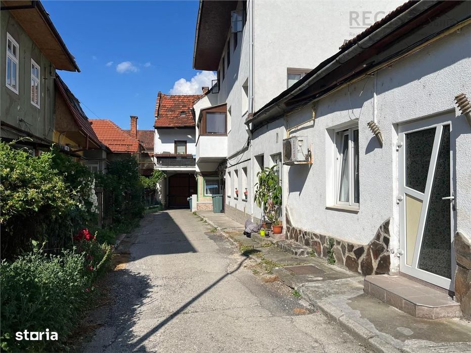 Garsoniera spatioasa cu curte - de vanzare - Centrul istoric