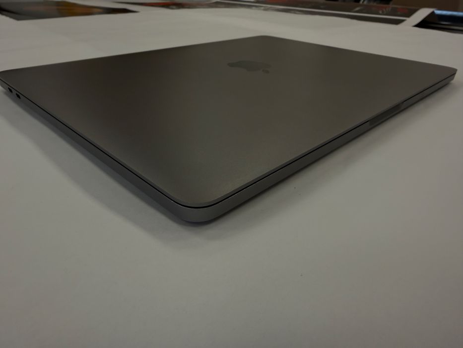 Macbook pro M1 13” 2020 16GB RAM 512SSD
