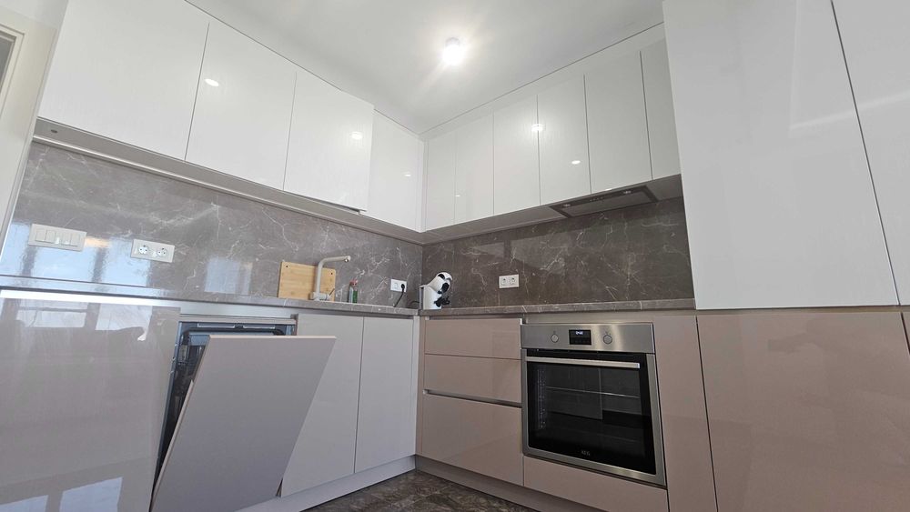 Дава се под наем Двустаен апартамент в Бургас, Славейков - 65 кв.м за 510 € - Снимка #1