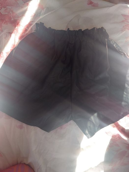 Кожени къси панталонки