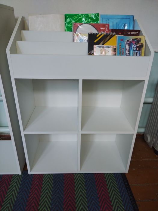 Стеллаж для книг и игрушек детей
