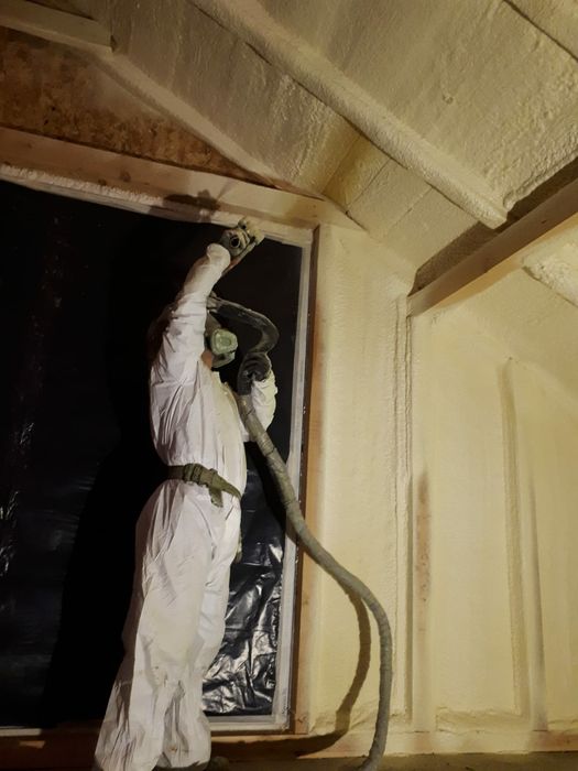 izolatii spuma poliuretanica