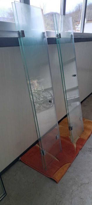 Стъклена душ кабина