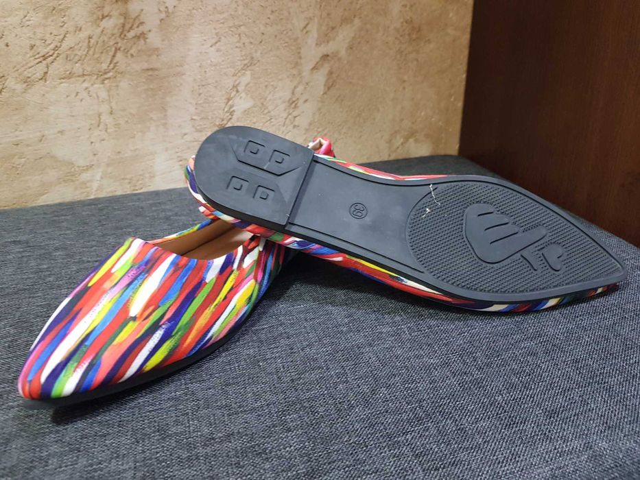 Дамски шарени обувки