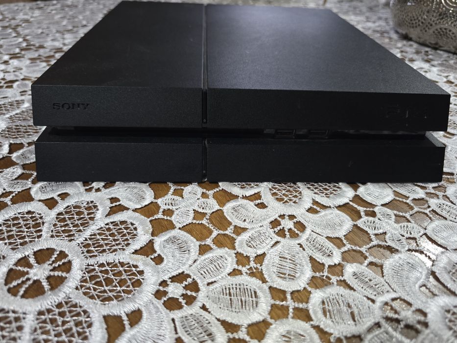 Vand PS4 PHAT 1TB + jocuri