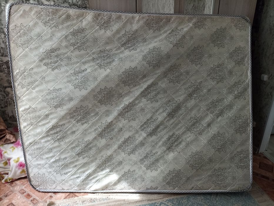 Продам матрас б/у 160*200