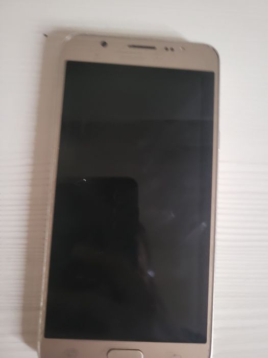Galaxy J7 работает