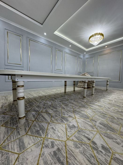 Стол белый с ножками