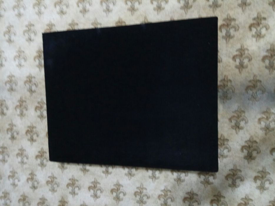 Коробки продаются для упаковки подарок. Картина , одежда и других.