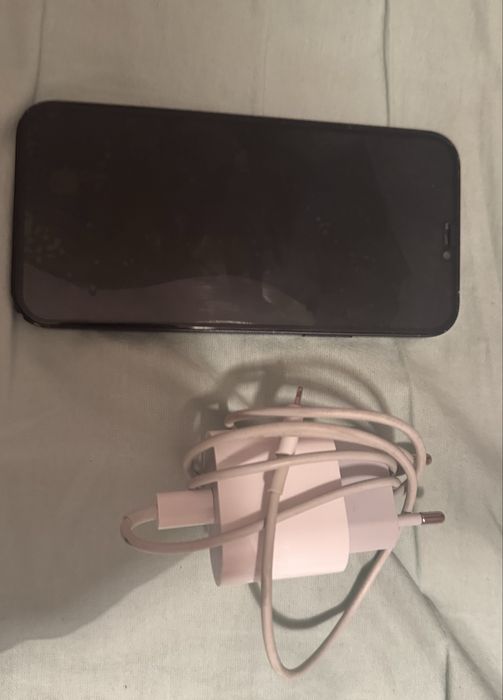 Iphone 12 със подарък калъф и зарядно