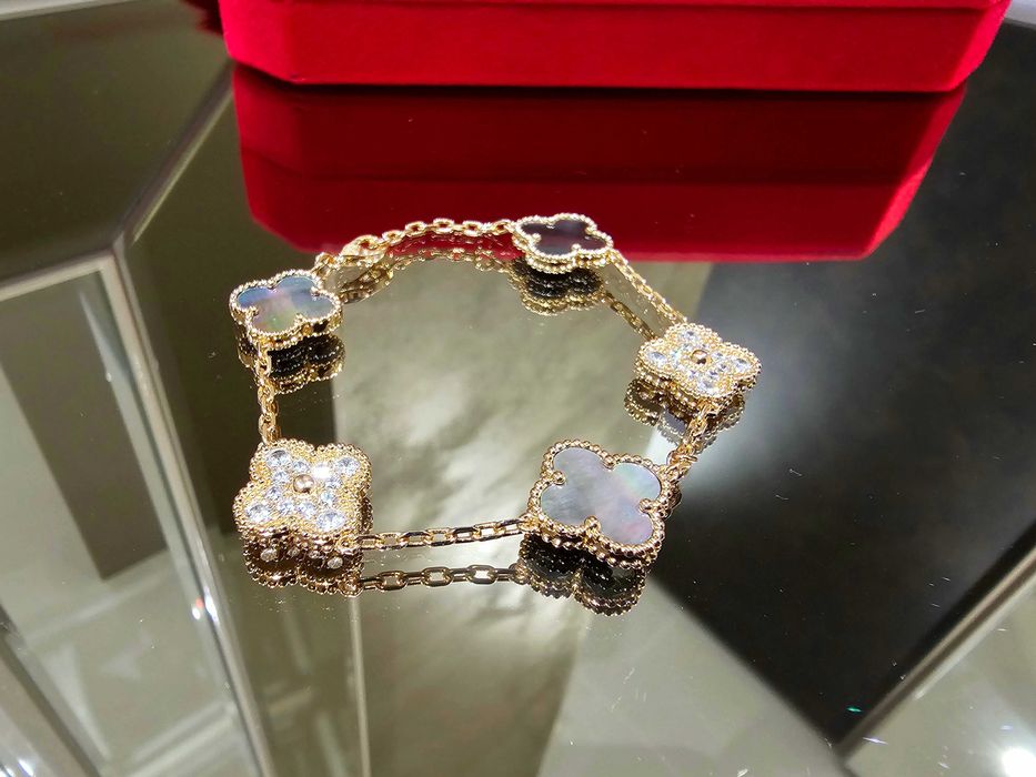 Van Cleef & Arpels VCA Rose Grey Mother Vintage Alhambra Дамска Гривна