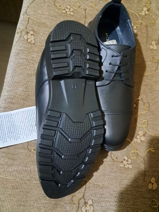 Боти и обувки нови