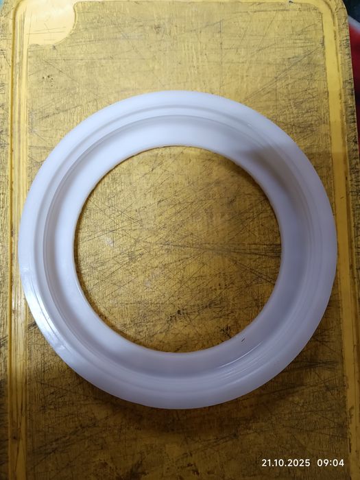 Продам на Тойоту Королла .