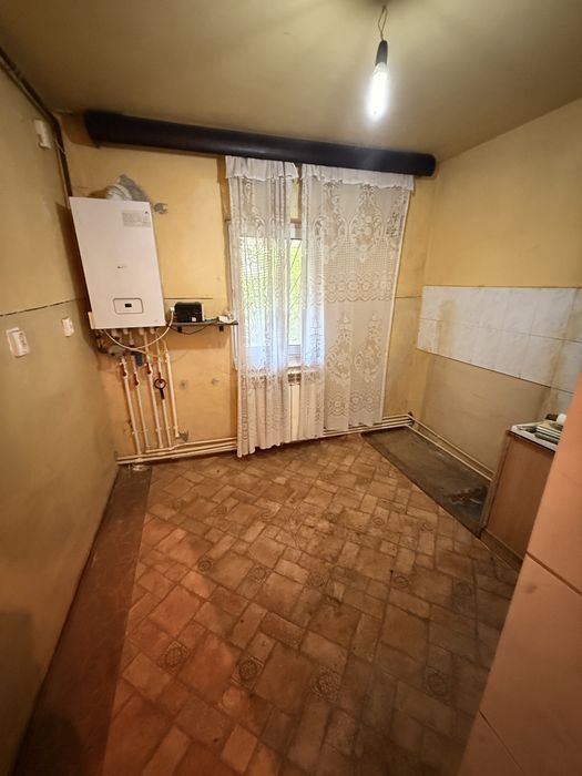 De vanzare apartament  cu 2 camere, INEL 2