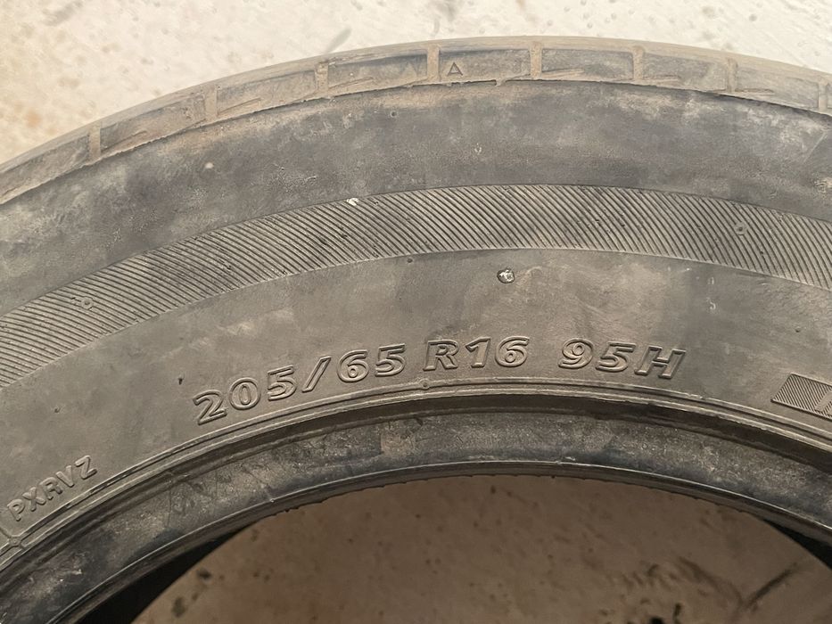 Продам пару летних шин 205/65/R16