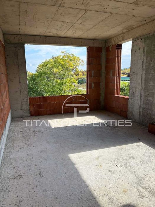 Двуетажна къща в Марково