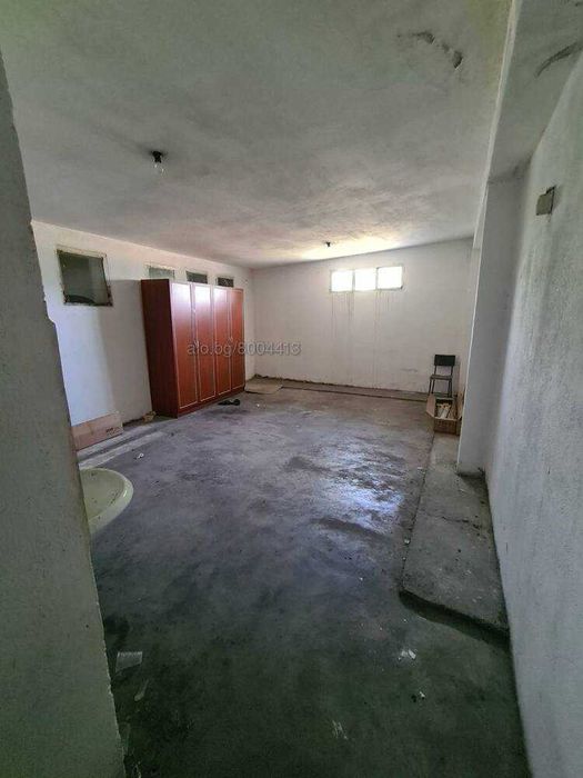 Самостоятелна промишлено-складова сграда. Помещения 380  кв.м. 160 +180 +200 + 340 + 540 кв.м., с. Скутаре-Рогош (Пловдив)