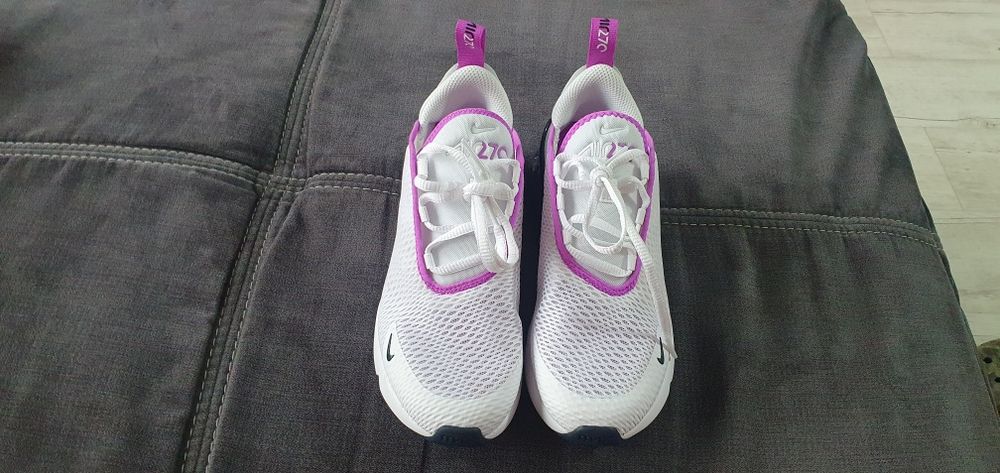 NIKE Air Max 270