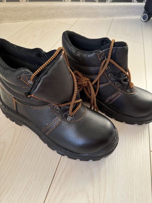 Продам спец обувь