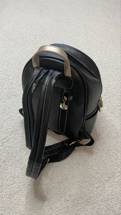 Дамска раница черна кожена