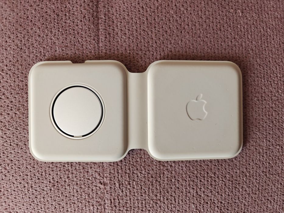 Apple MagSafe Duo безжично зарядно