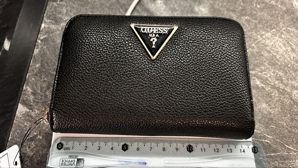Черно портмоне Guess