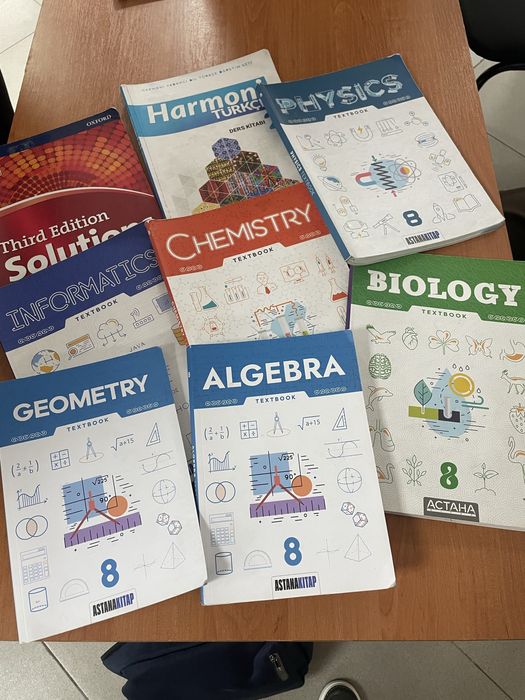 Продам книги 8 класса , в хорошем состоянии