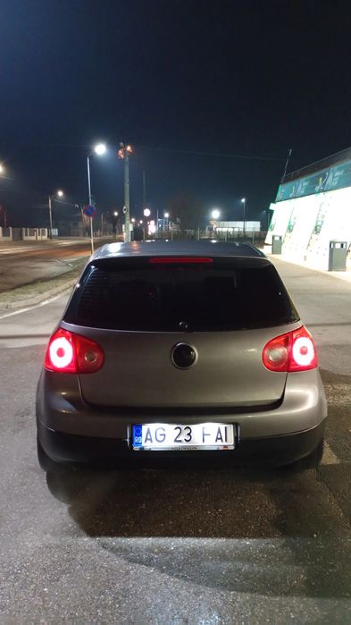 Vând golf 5 1.6 benzina