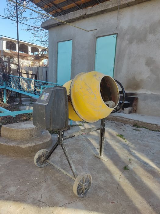 Бетономешалка в хорошем и рабочем состоянии.