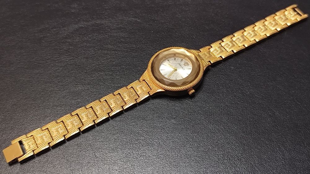 VERSACE Gold / Дамски Часовник