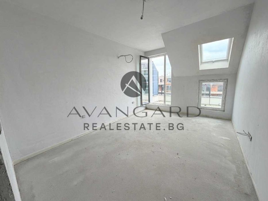 оф.23449 Тристаен с акт 14 в малка сграда/ Остромила